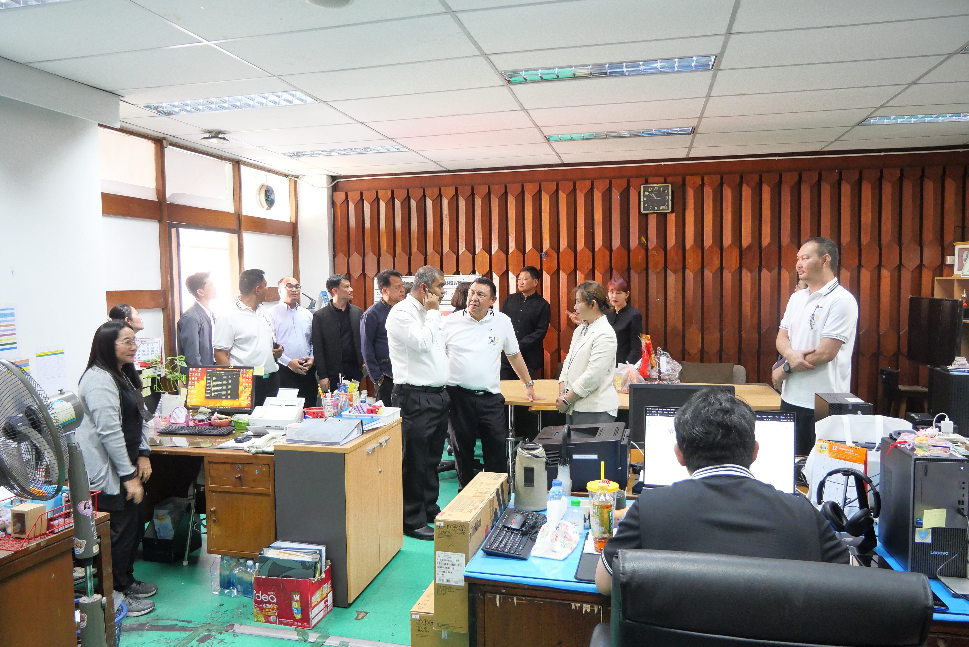 title - เลขาธิการ ส.ป.ก. ตรวจเยี่ยมบุคลากร ส.ป.ก. ถนนราชดำเนินนอก